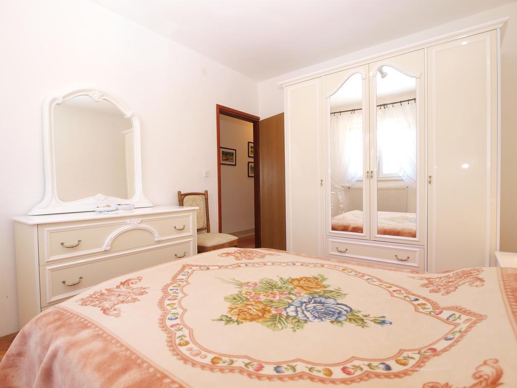 Apartment Luisa 1437 Peruški Exteriör bild
