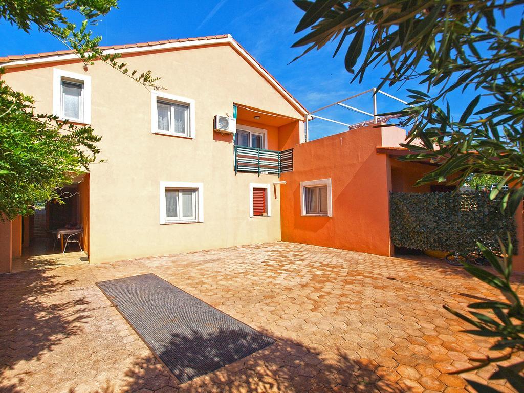 Apartment Luisa 1437 Peruški Exteriör bild