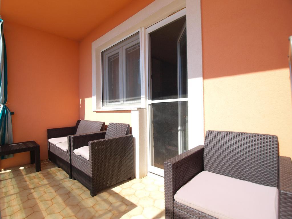 Apartment Luisa 1437 Peruški Exteriör bild